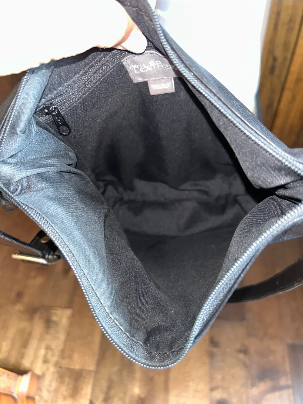 Wilsons Leather Black Pebbled Leather Crossbody Bag has tarnish on buckle - Picture 13 of 14